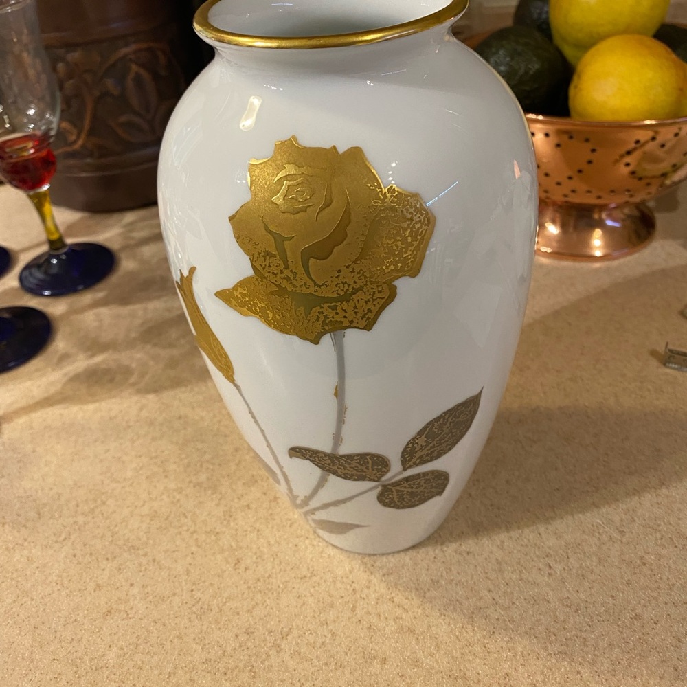 Flower vase y OKURA china purveyors tithe Japanese royal household Like new